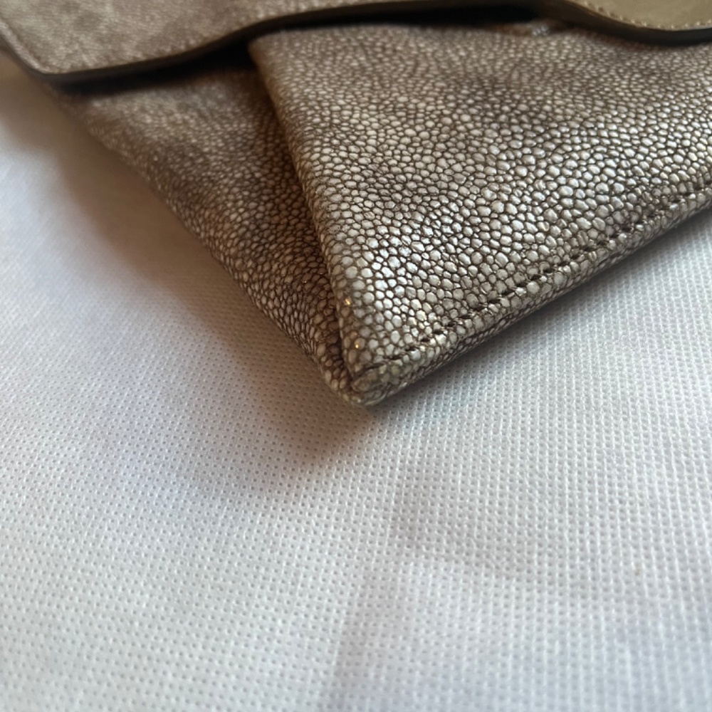 Givenchy RARE Antigona Leather Envelope Pebbled Beige Tan Clutch Handbag Logo - Picture 12 of 12